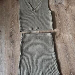 Isalis Khaki/Tan Sweater Vest & Skirt Set Size S